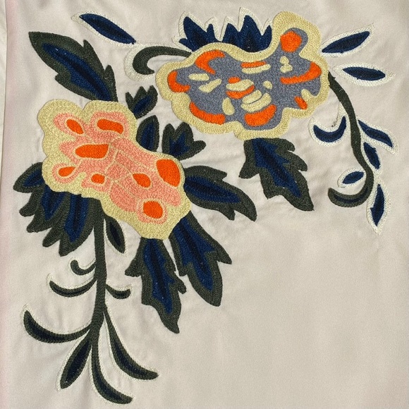 Gibson & Latimer Embroidered Kimono - Picture 8 of 15